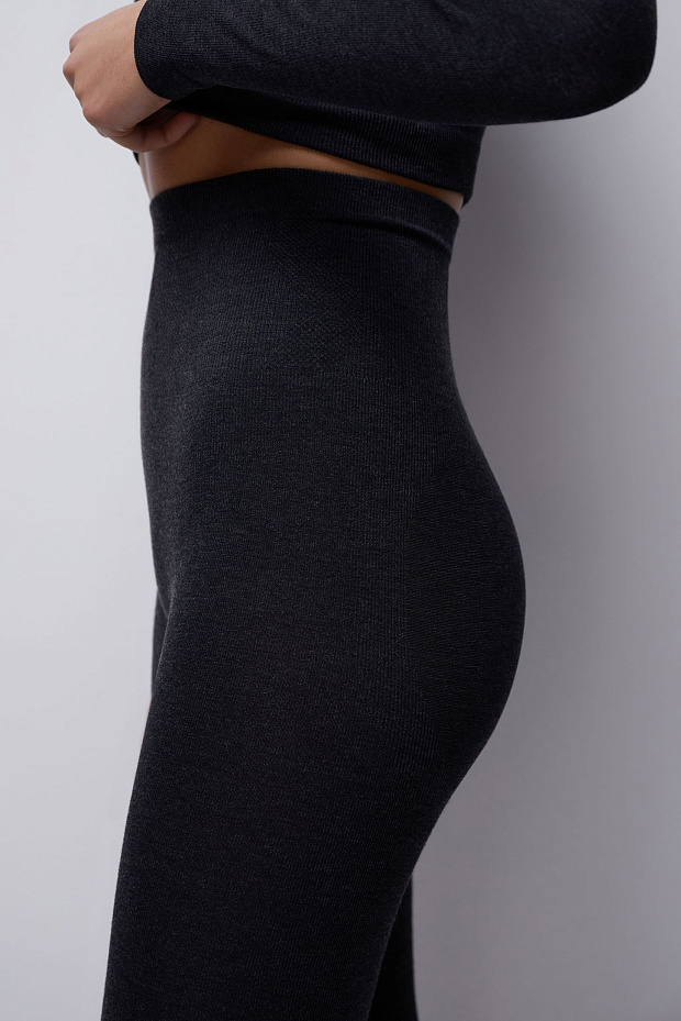Легинсы с фигурной анатомической вязкой (черный меланж)