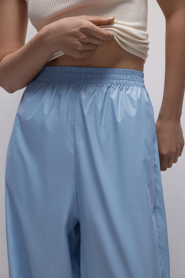 Свободные брюки из гладкой ткани (голубой)