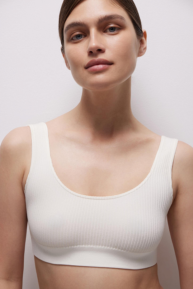 Топ на широких бретелях в рубчик (пломбир)