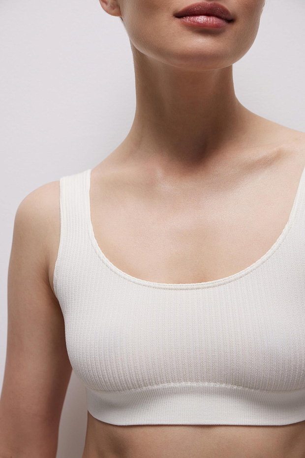 Топ на широких бретелях в рубчик (пломбир)