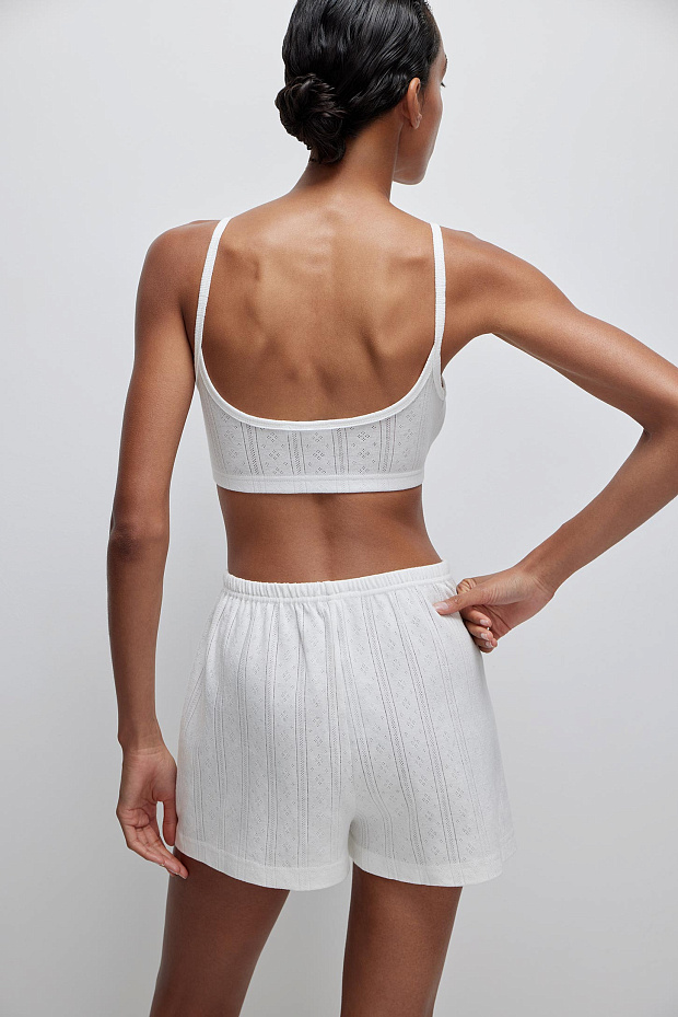 Топ на тонких бретелях из ажурного трикотажа (белый)