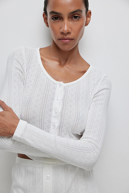 Укороченный кардиган из ажурного трикотажа (белый)