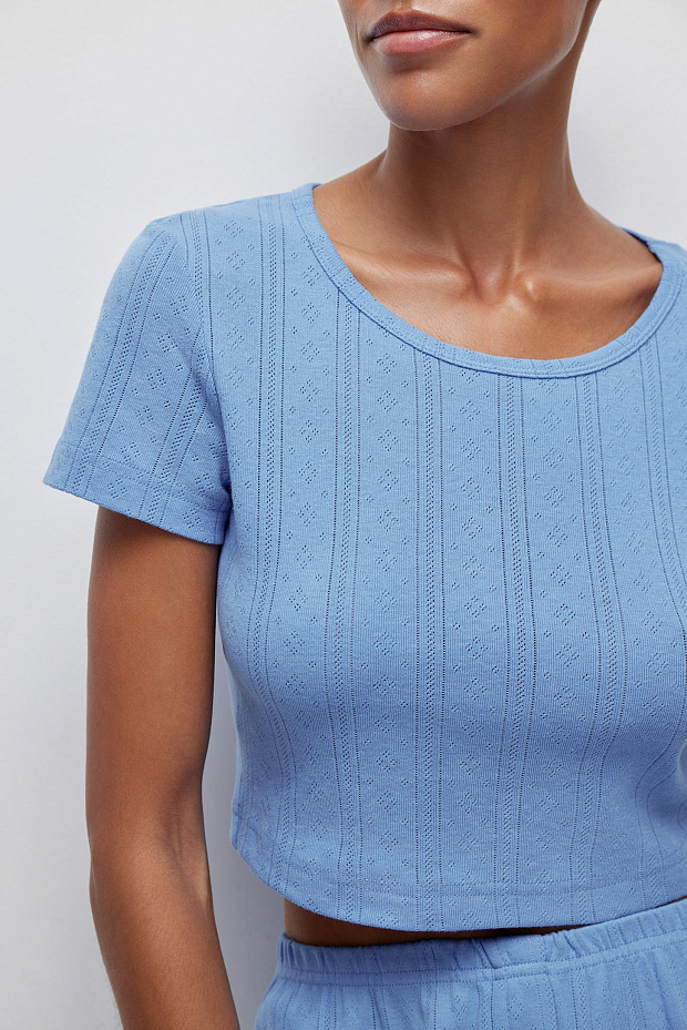 Укороченная футболка из ажурного трикотажа (васильковый)