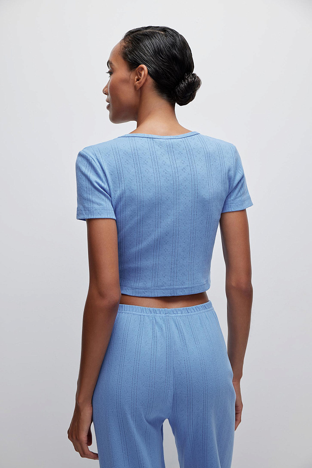 Укороченная футболка из ажурного трикотажа (васильковый)