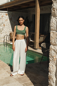 Купальный бесшовный топ на широких бретелях