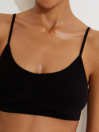 Топ на тонких бретелях