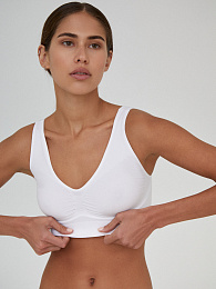 Топ на широких бретелях с поддержкой груди