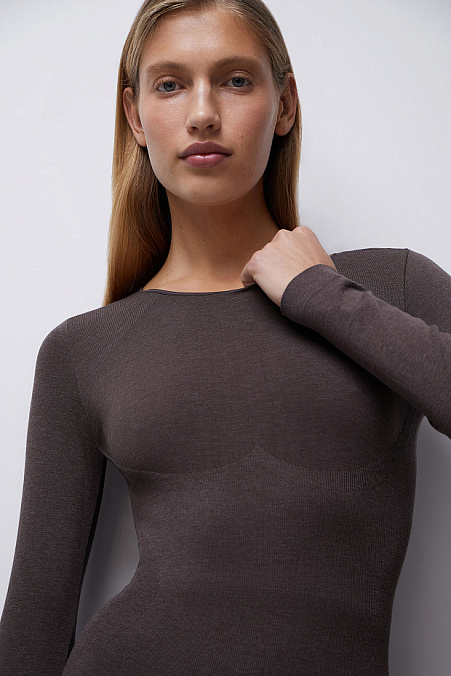 Лонгслив с фигурной анатомической вязкой (горячий шоколад)