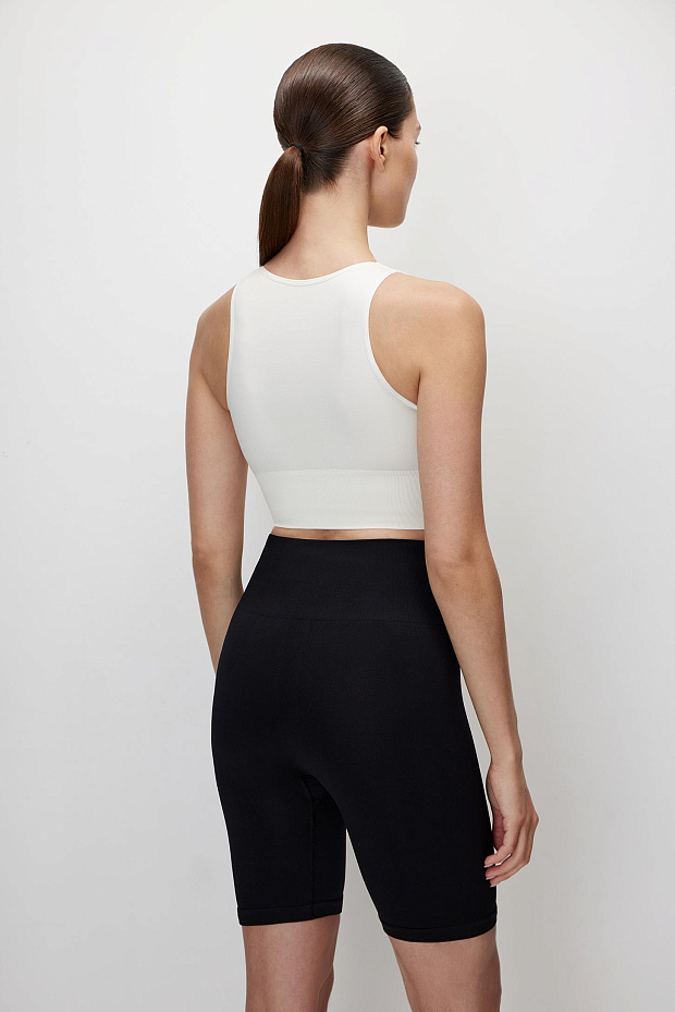 Топ-майка с чашками-вкладышами (молочный)