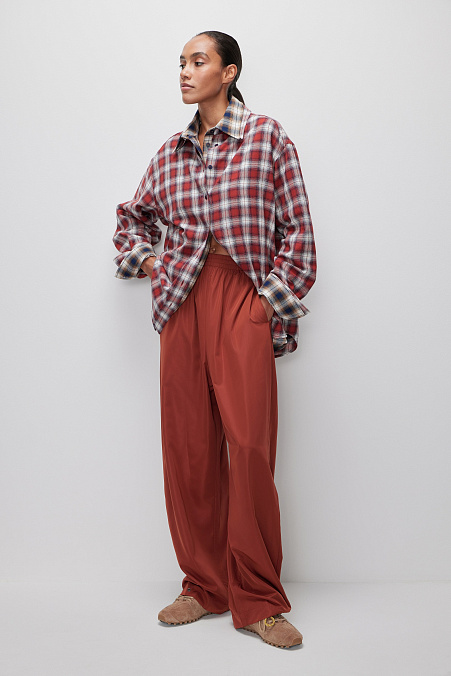 Брюки свободные из гладкой ткани с карманами (терракотовый)
