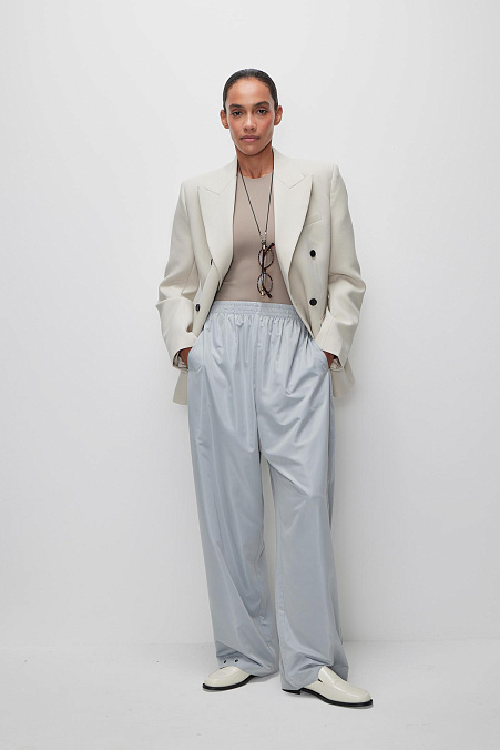 Брюки свободные из гладкой ткани с карманами (серо-голубой )