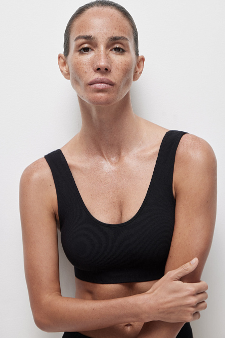 Топ на широких бретелях (черный)