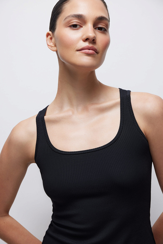 Майка на широких бретелях их хлопка в рубчик (черный)