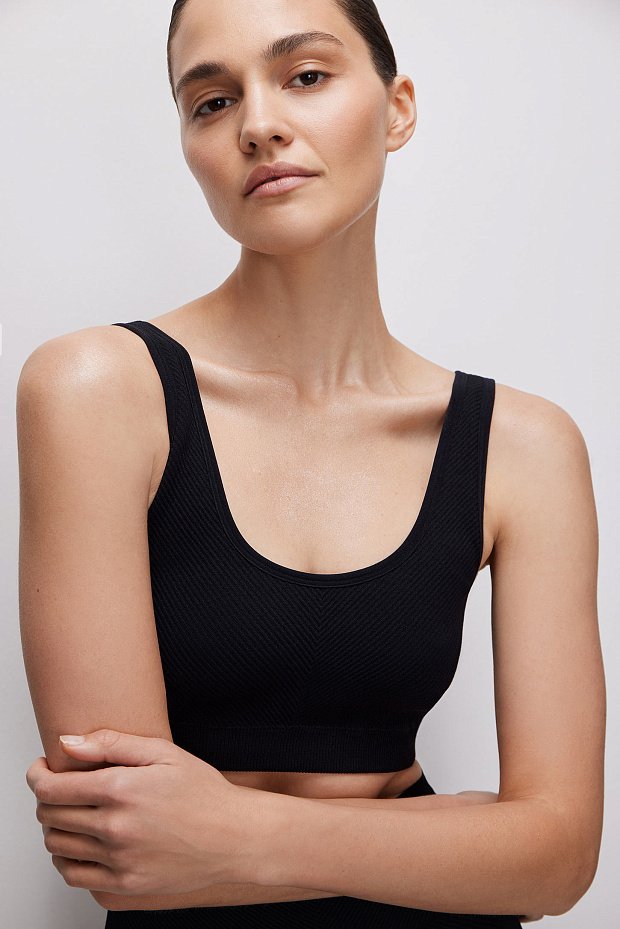 Спортивный топ на широких бретелях (черный)