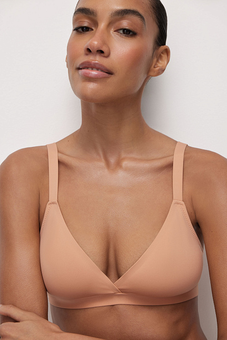 Топ с треугольными чашками на тонких регулируемых бретелях персиковый