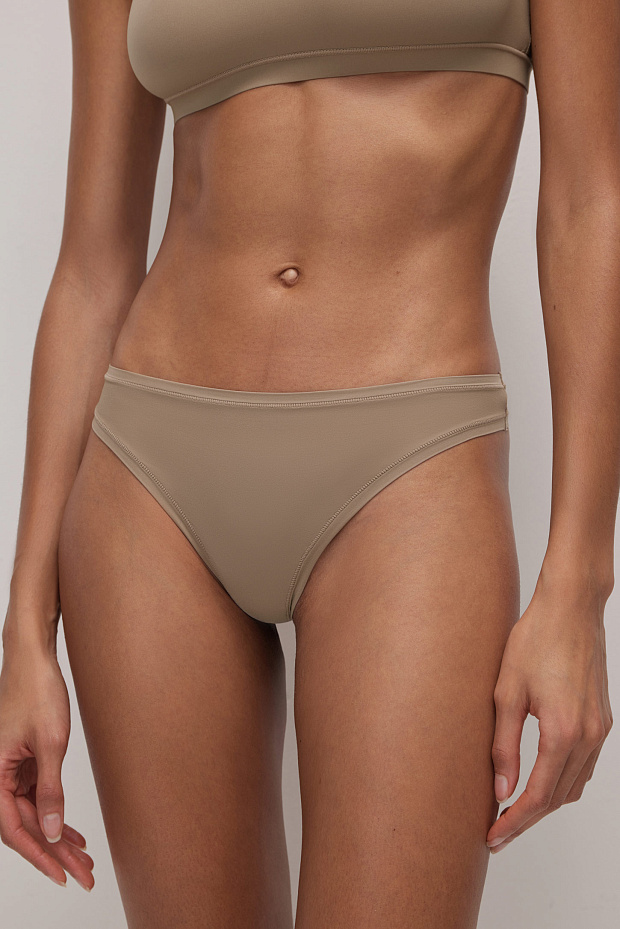 Трусы-стринги со средней посадкой (капучино)