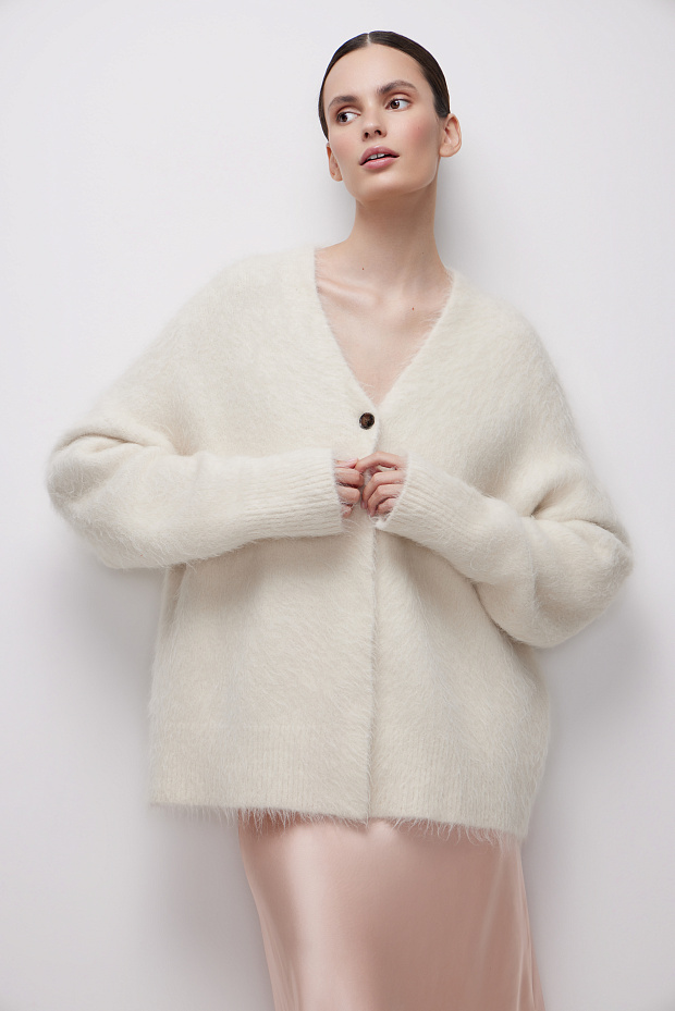 Объемный кардиган (молочный)