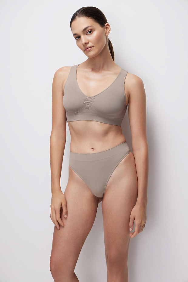 Топ на широких бретелях с V- образным вырезом до 4XL (капучино)