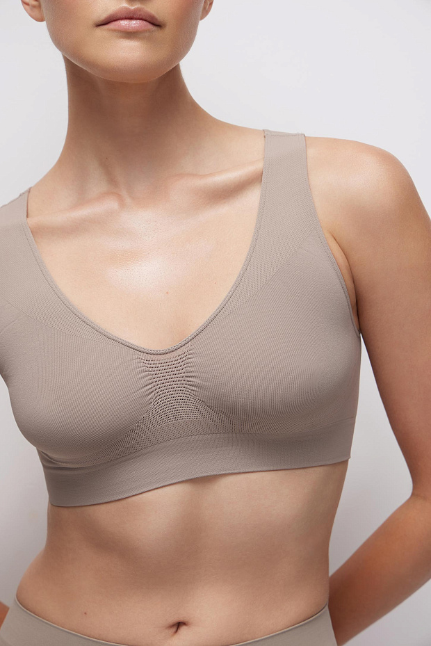 Топ на широких бретелях с V- образным вырезом до 4XL (капучино)