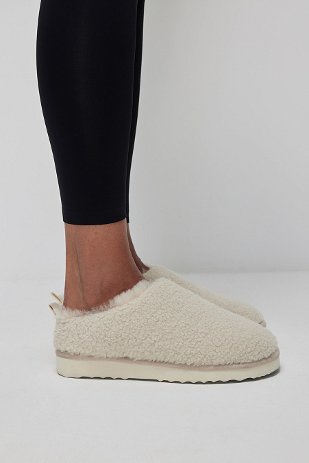 Укороченные угги меховые с меховой подкладкой (молочный)