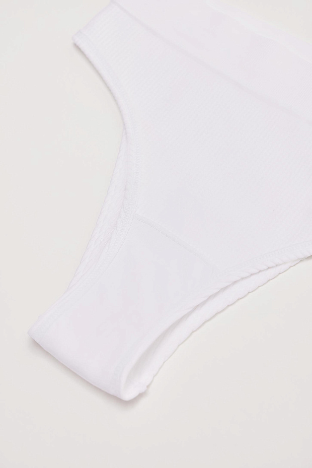 Трусы-стринг в рубчик (белый)