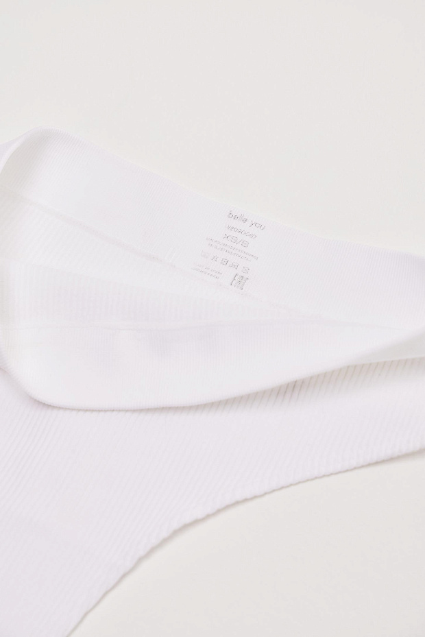 Трусы-стринг в рубчик (белый)