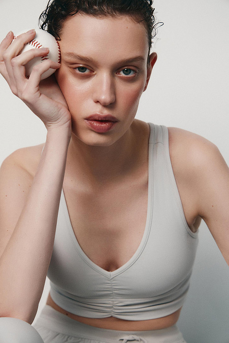 Спортивный топ (светло-серый)