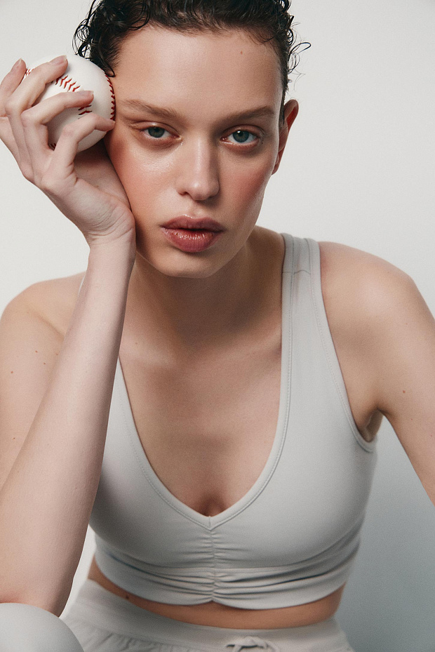 Спортивный топ (светло-серый)