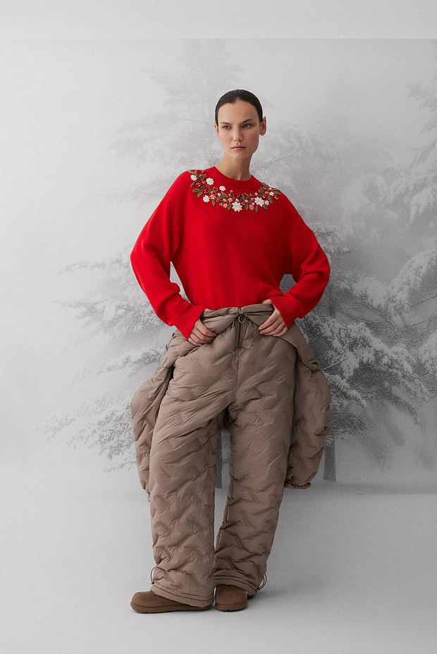 Джемпер с вышивкой (красный)