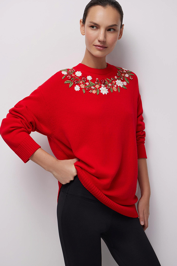 Джемпер с вышивкой (красный)