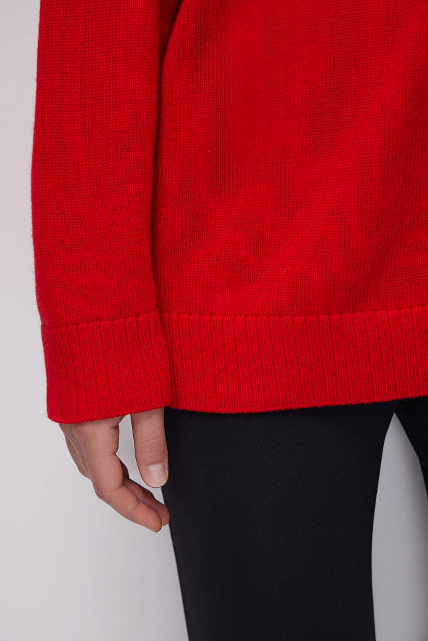 Джемпер с вышивкой (красный)