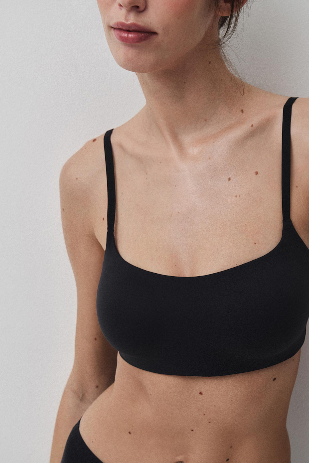 Топ на тонких бретелях (черный)