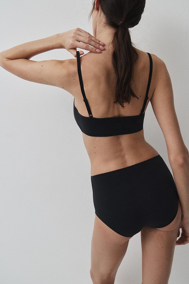 Топ на тонких бретелях (черный)