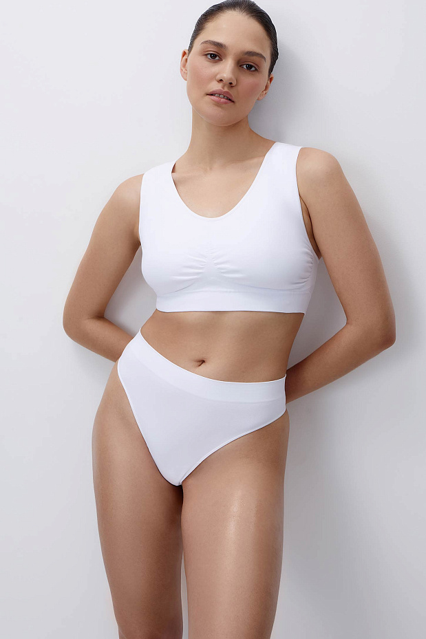 Топ на широких бретелях с чашками-вкладышами до 4XL (белый)