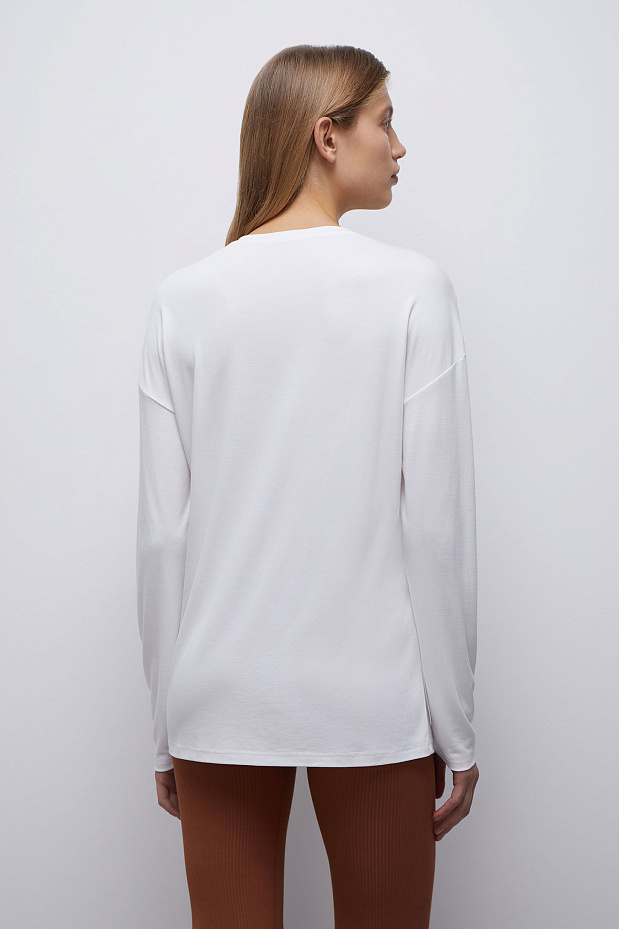 Лонгслив оверсайз со спущенной линией плеча (молочный)