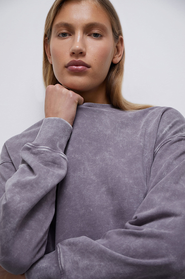 Толстовка с эффектом stonewashed (мокрый асфальт)